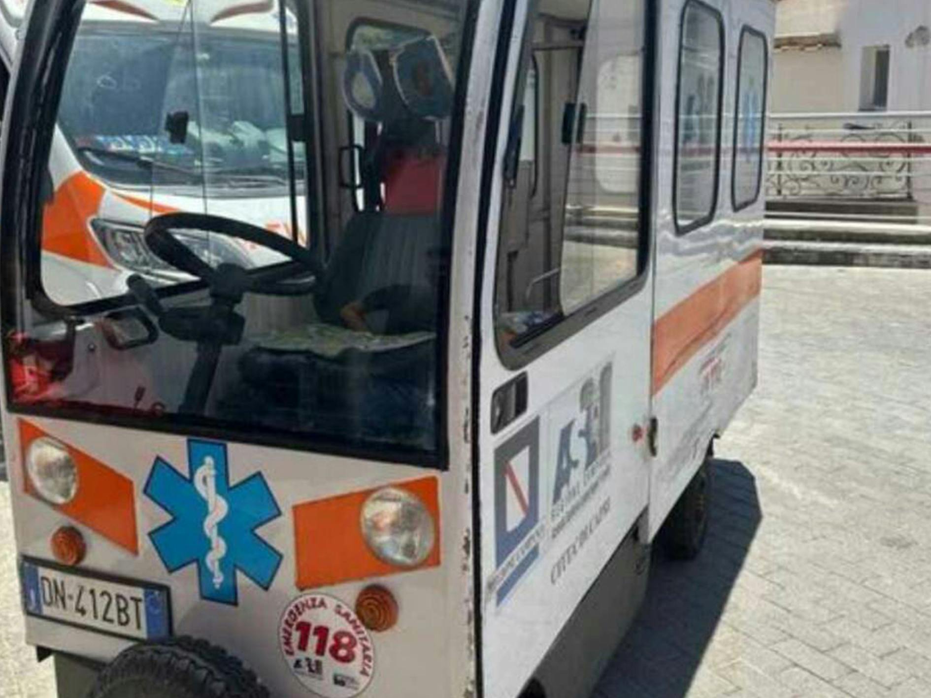 Mini ambulance Capri